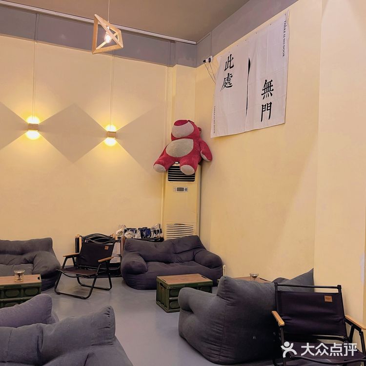 让我眼前一亮的18平方咖啡店
