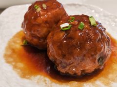 鸭蛋黄狮子头-梅飞酒家(名辉豪庭店)