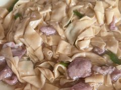 青椒炖豆腐皮-贤花饭店(城阳店)