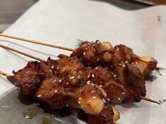-何妹湿辣牛肉·粤式烧烤砂煲(桂雅路店)