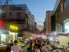 -许西美食一条街