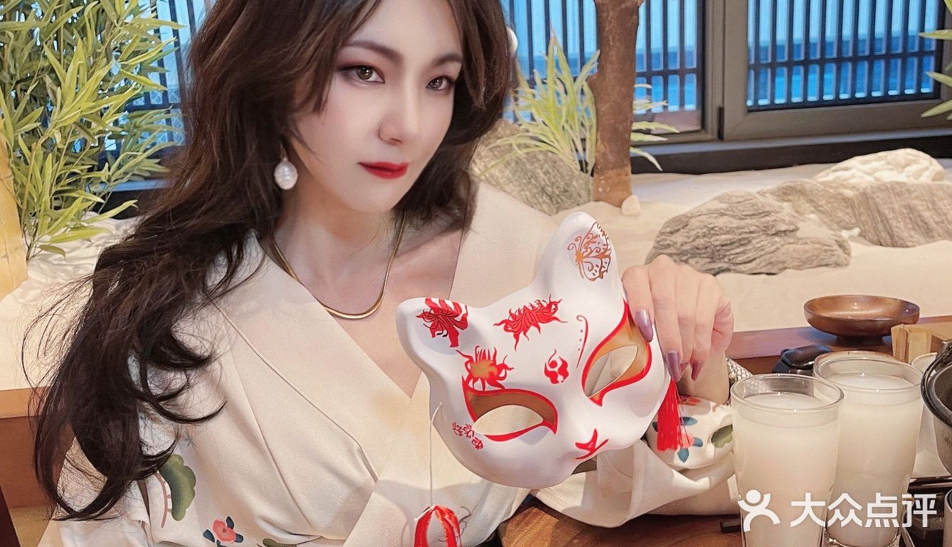 换装拍照+吃饭👘店里都是🫣摇曳的樱花美眉