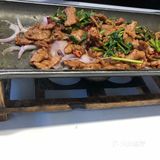 本来是准备去明湖小楼的，无奈人真的是太多了～前面排了