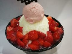 草莓冰淇淋雪冰-雪冰家·茶饮(碧桂园银河商业广场店)