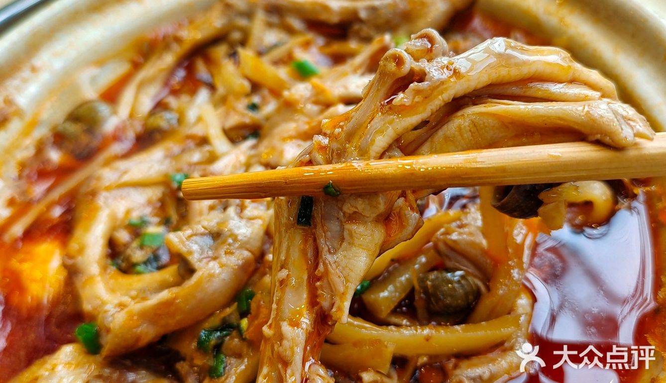 摩天轮下气氛组大排档