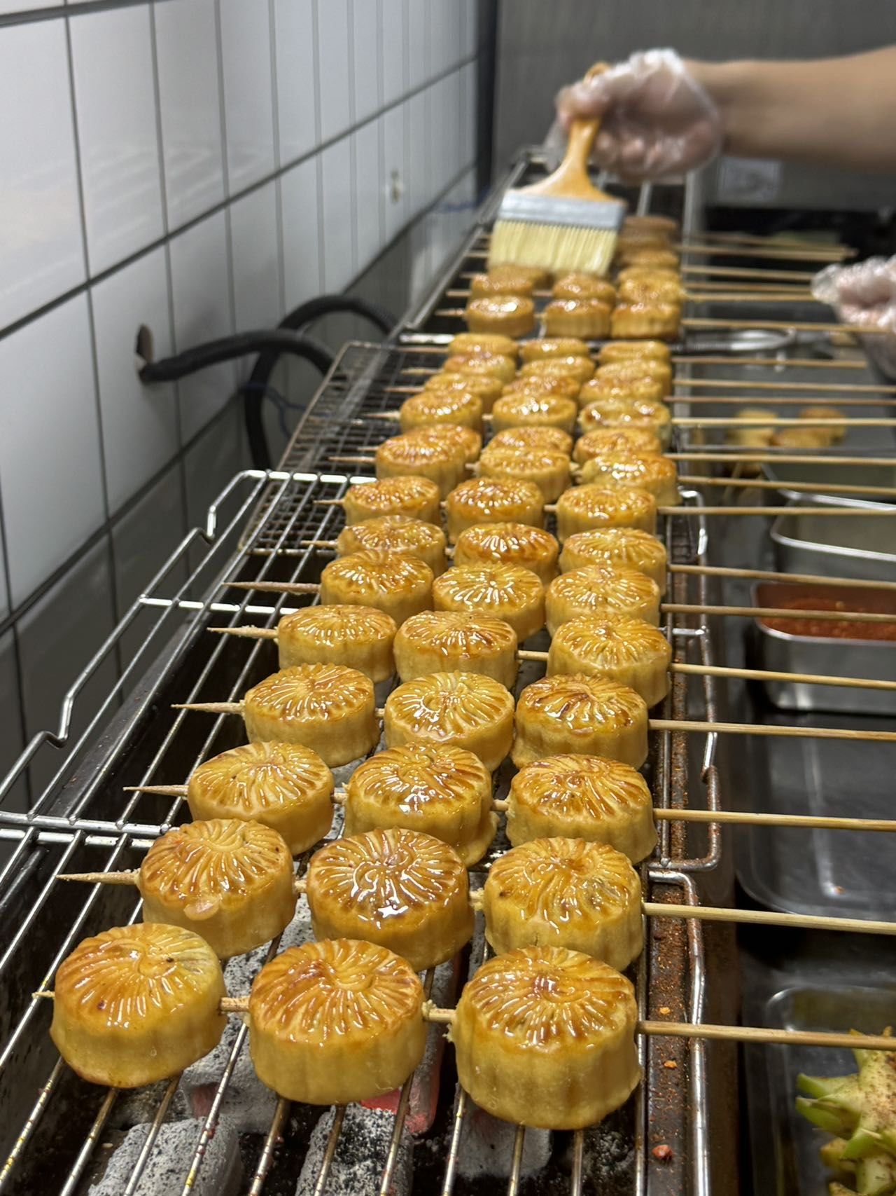 中秋当然来吃烤月亮(月饼) 烤星星(杨桃))