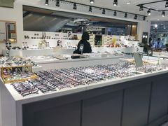 -宏宇眼镜蔡司依视路折扣店(兆佳眼镜城店)