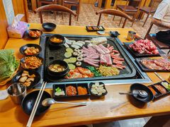 -小黑猪石板烤肉(皇冠花园店)