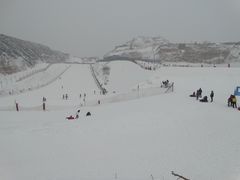 -采薇庄园四季滑雪场