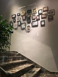 -天下皇剪新潇洒美容美发
