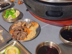 -围炉肉舍•炭烤活鳗•丹东海鲜烤肉(步行街店)