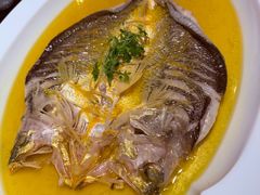 鸡汁爆腌鲜活黄鱼-杭州西子湖四季酒店·金沙厅