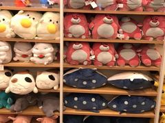 -名创优品(中原万达2F店)