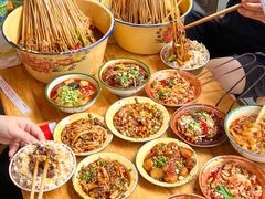 -拈签一笑黄牛肉辣卤串串