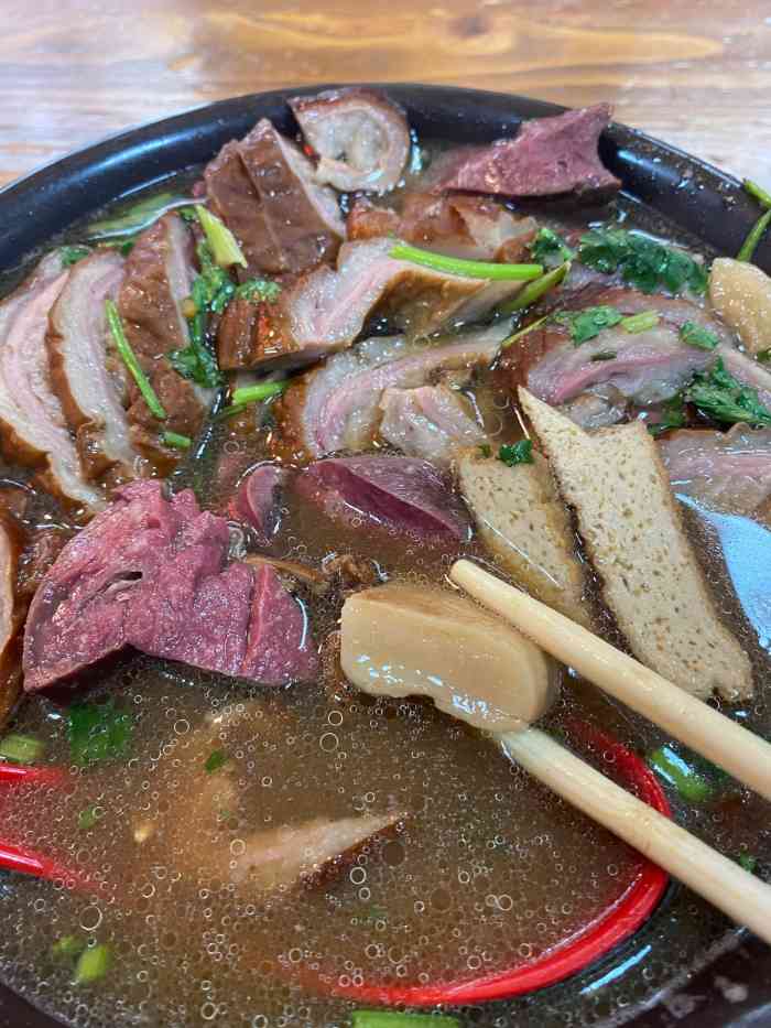 老六门框百年卤煮(六爷传承私房老店)-"[薄荷]环境:在旅游消费在国内