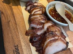 烧猪颈肉-大头虾越式风味餐厅(光明广场店)