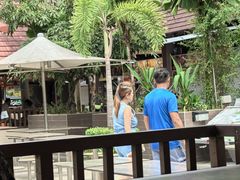 -东海岸人工湖美食村