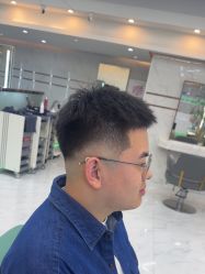 -秦·专注剪发
