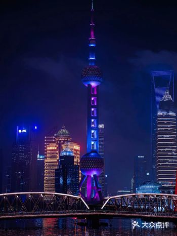 住在黄河路,离苏州河挺近的,这些照片都是平时出门或者