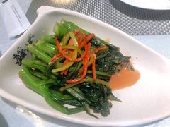 椒丝腐乳炒菜心-新加坡瑞珍•海河观景餐厅