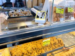 面包甜点陈列柜-鲍师傅糕点(江苏路店)