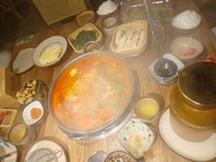 -野山舂·贵州现舂酸汤火锅(鸿通城店)