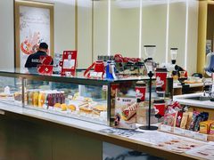 面包甜点陈列柜-Tims天好咖啡·贝果(东方广场店)