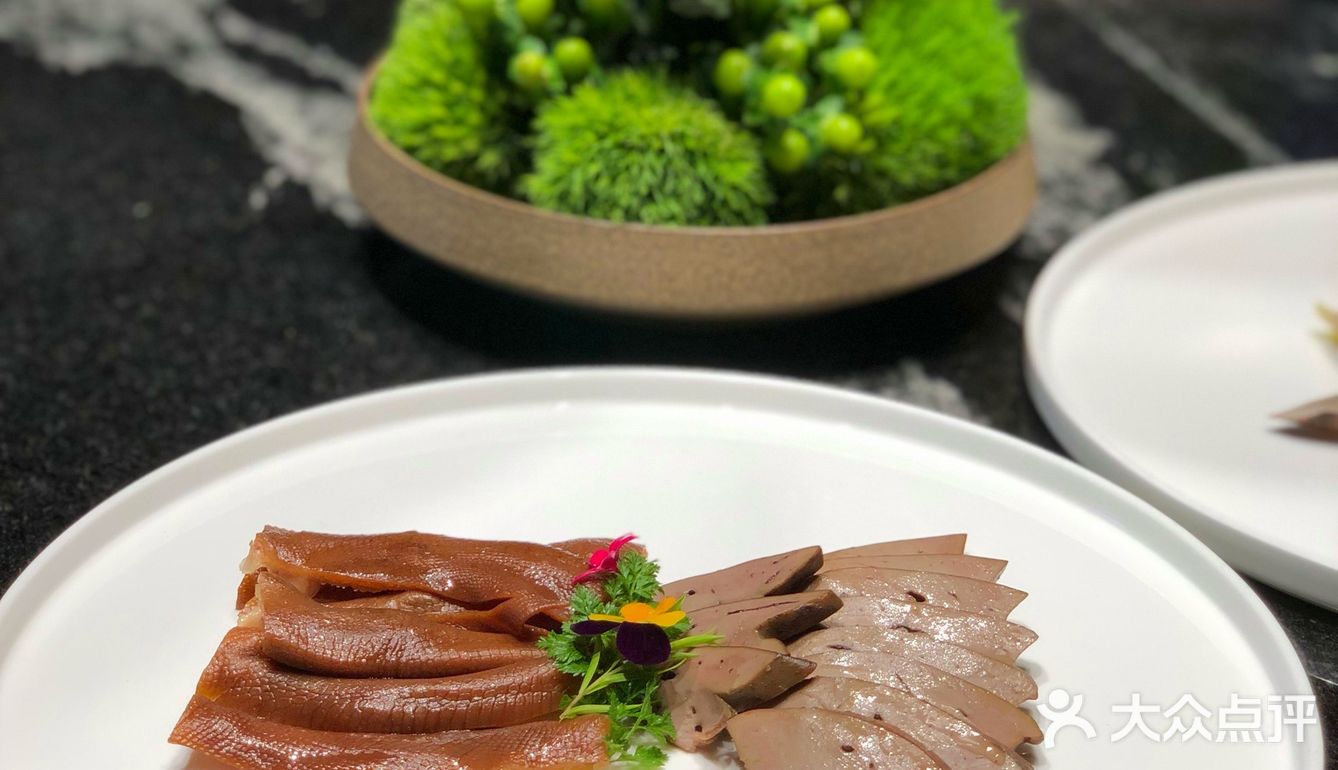 品鉴珍馐佳肴，尽享茶艺之美