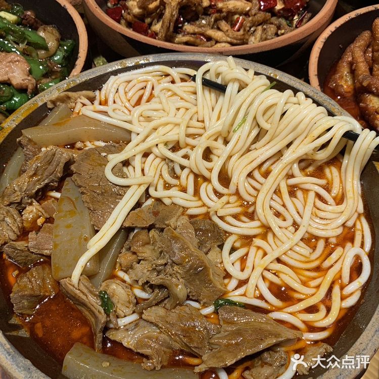 跟朋友四个人点了几个菜全部吃光！小吉星鱼籽鱼泡钵好好吃！