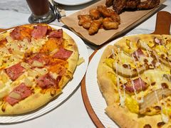 薯角培根比萨烤肠卷边普装-必胜客(泰盛广场店)