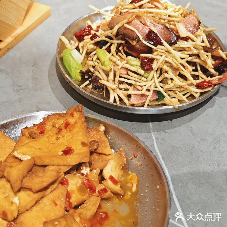 品味贵州特色美食，就来黔烙莊吧！