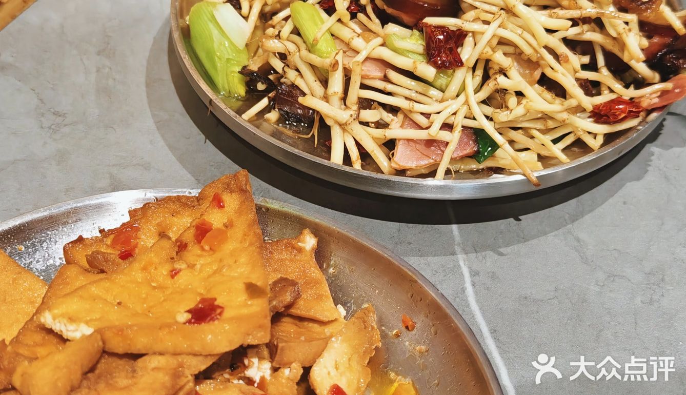 品味贵州特色美食，就来黔烙莊吧！