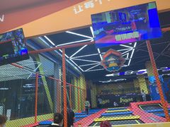-爱蹦iBOON蹦床运动馆(江汉店)