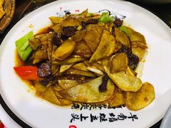 鲜红蘑土豆片-那家老院子东北菜·饺子·小鸡炖蘑菇(艳华街店)