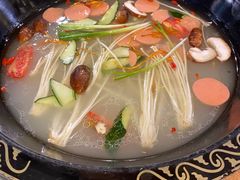 -小志家.鲜牦牛肉牛杂火锅野生菌汤锅