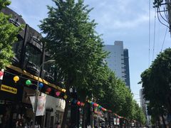 -LINE FRIENDS Garosu-gil Flagship Store