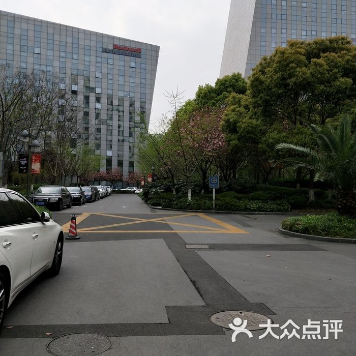 腾讯大厦停车场