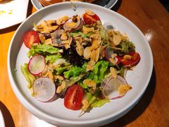 生鲜蔬果色拉佐坚果-新贝乐意大利餐厅(镇江苏宁广场店)
