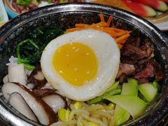 牛肉拌饭-明洞阿姨·韩式酱蟹烤肉·创意料理(三元桥店)