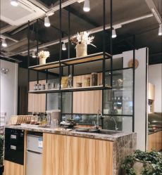 -Mentor Hair Salon
