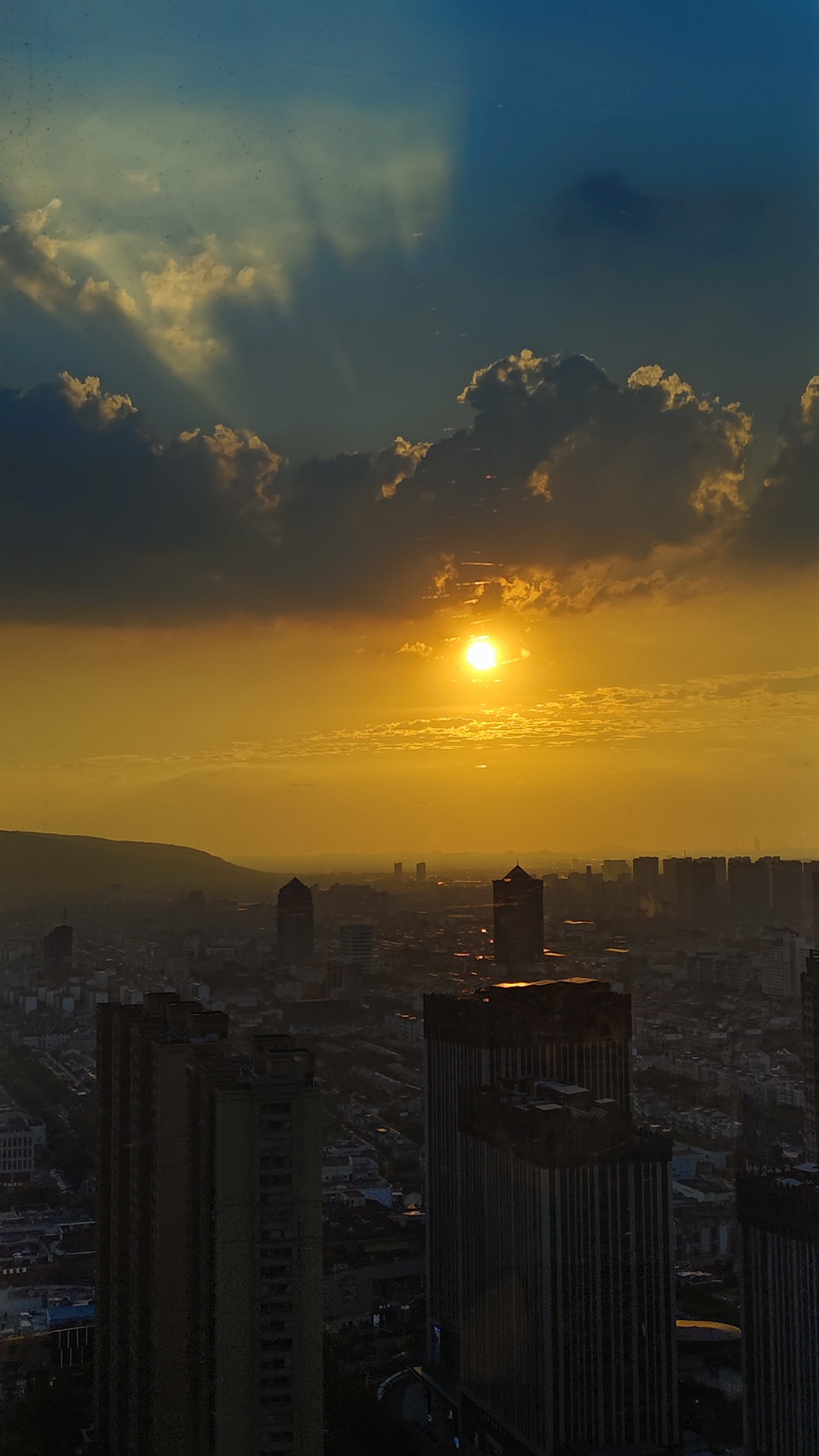 夕阳城市真实图片