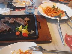 -必胜客(尹山湖歌林公园店)