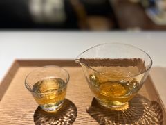草莓汁调入焦香焙茶-飛鳥製茶