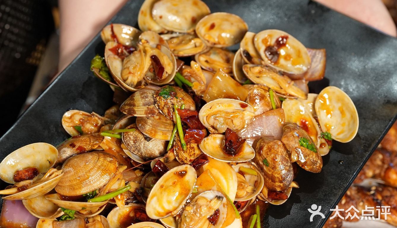 这家东北烧烤店真的太正宗,人气好高