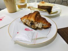 牛角包烧麦-不正咖啡(万达尊店)