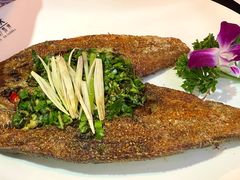 傣家香茅草烤鲈鱼-香巴拉云南餐厅(华莱坞店)