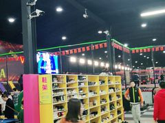 -嘿哟动霸CHUA·新潮玩运动娱乐中心·蹦床滑冰团建乐园