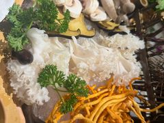 -老牌坊云南鱼豆花火锅(爱建店)