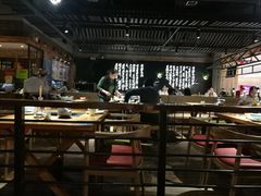 大堂-洪氏嗨捞·广东猪肚鸡·椰子鸡火锅(西咸万象城店)