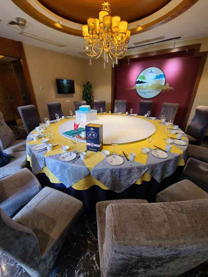 卫鼎轩·家宴-"聚餐选择了这里,第一次是和同学来,点的都.